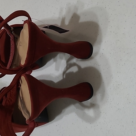 NWT Torrid burgandy suede platform heels size 9W - Picture 8 of 13